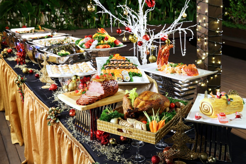 Delightful-Christmas-buffet-brought-to-your-doorstep-by-Sakura-Forte
